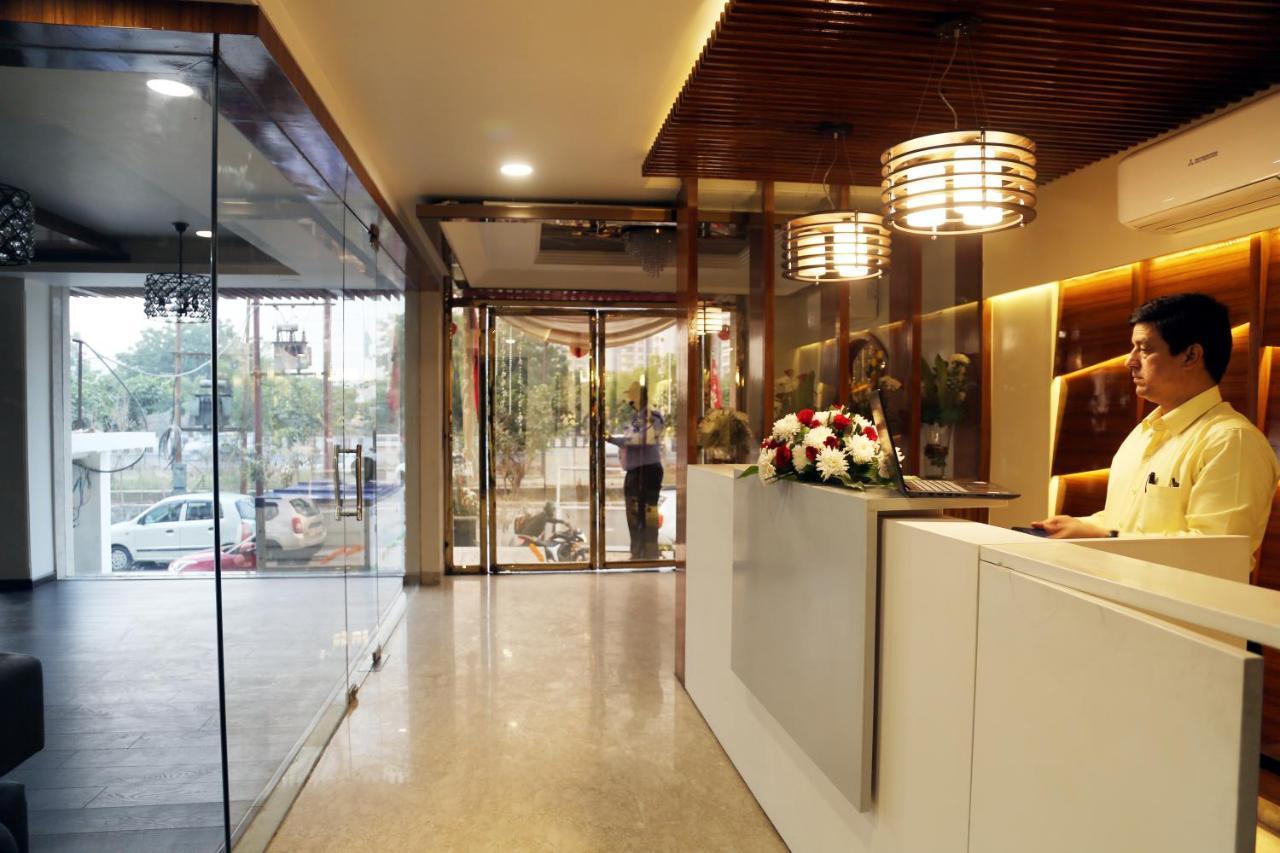 Awadh Inn Noida Esterno foto