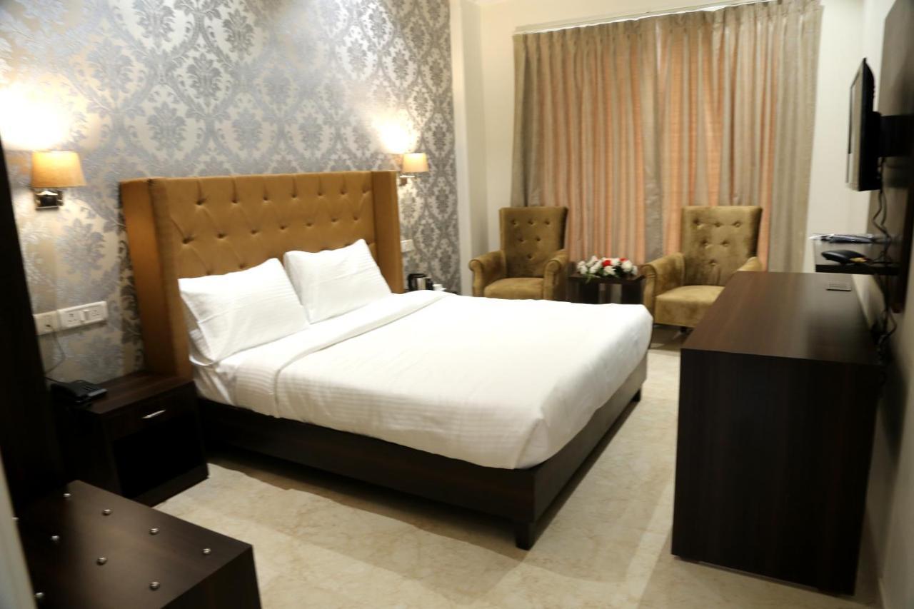 Awadh Inn Noida Esterno foto