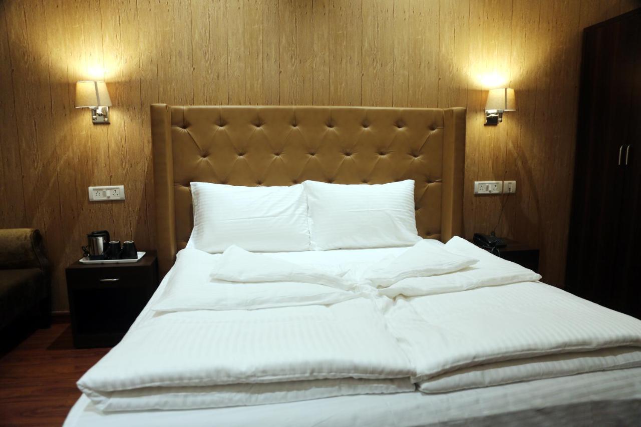 Awadh Inn Noida Esterno foto