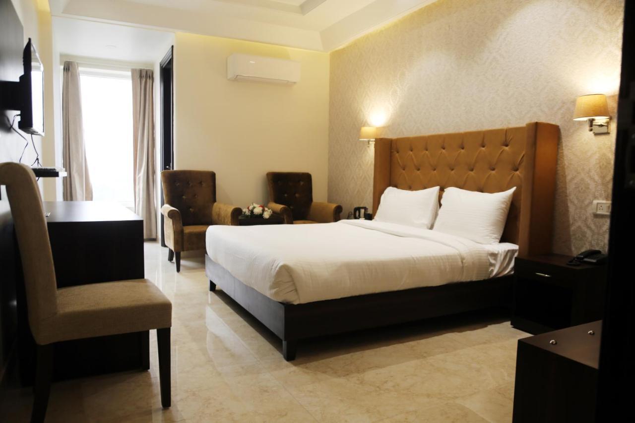 Awadh Inn Noida Esterno foto