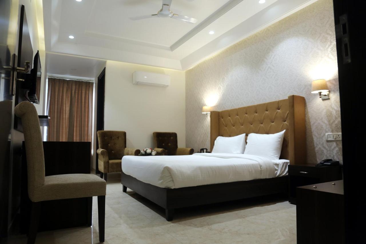 Awadh Inn Noida Esterno foto