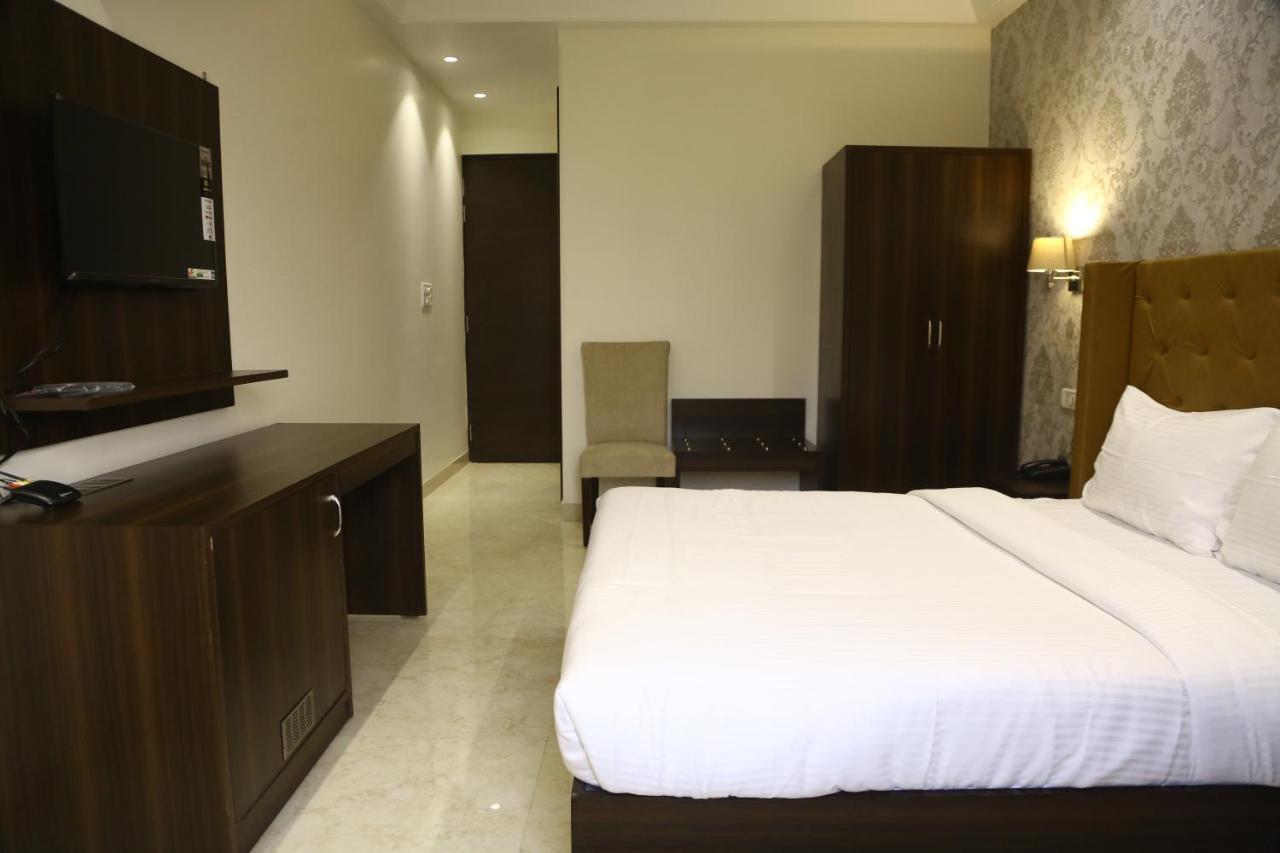 Awadh Inn Noida Esterno foto