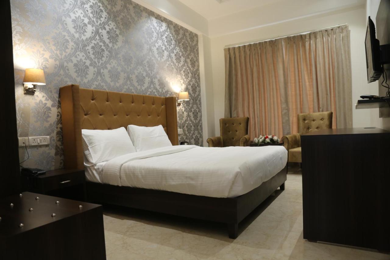 Awadh Inn Noida Esterno foto