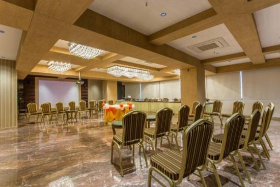 Awadh Inn Noida Esterno foto
